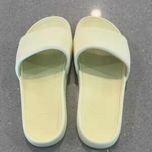 Lululemon Restfeel slides